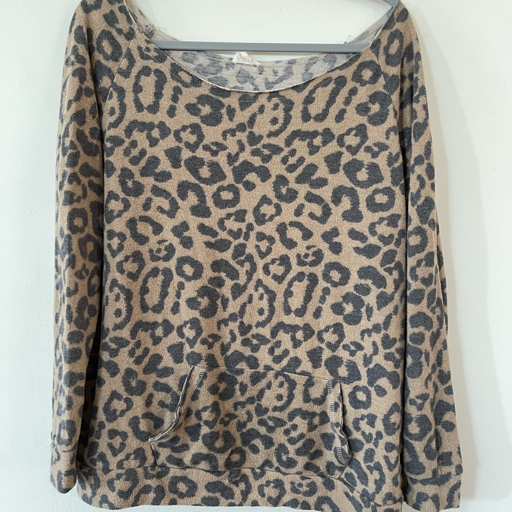 Cheetah print light weight sweater/sweatshirt